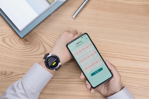 可支援心電圖 ECG 偵測　華碩 VivoWatch 獲衛福部醫療認證