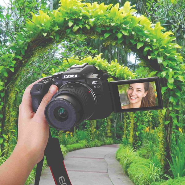 Canon 全新 EOS R10 無反光鏡相機開賣　輕量化機身、高速連拍及對焦滿足生活拍攝需求