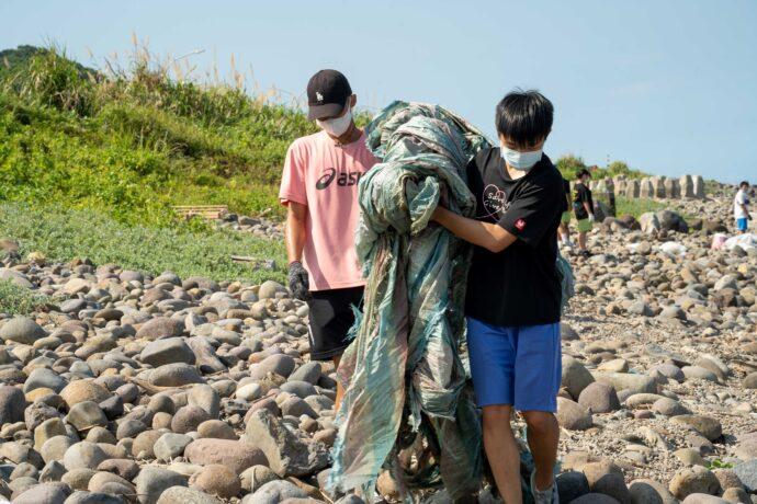 新北創客SDGs海廢大作戰　自製淨灘神器　百位師生清除200公斤垃圾