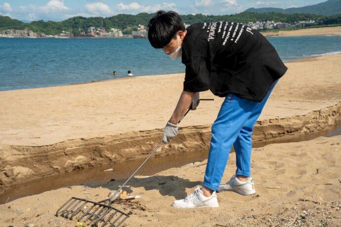 新北創客SDGs海廢大作戰　自製淨灘神器　百位師生清除200公斤垃圾