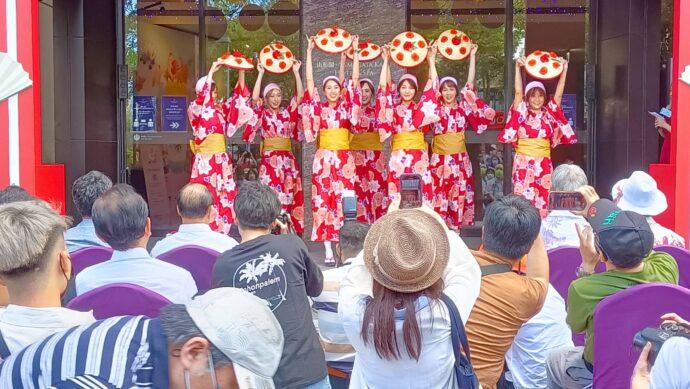 山形祭第三回 礁溪溫泉飯店與遊客大跳花笠舞