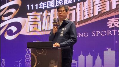 漾新聞|陳其邁追頒「無腿泳士」陳亮達傑出選手獎 強調其精神永在