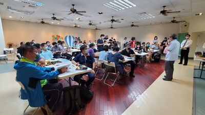 漾新聞|在教育部「生生用平板」加持下 高市數位學習辦公室力推元宇宙教學體驗