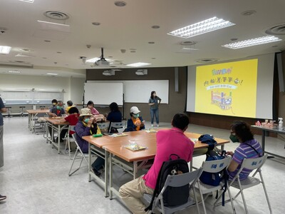 漾新聞|科工館製作「內輪差筆筆看」材料包 高齡者動手做體驗樂趣