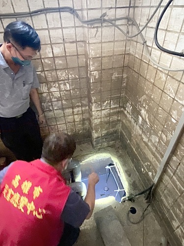 漾新聞|防治登革熱漫延校園 教育局長謝文斌前往前鎮區國中小巡查