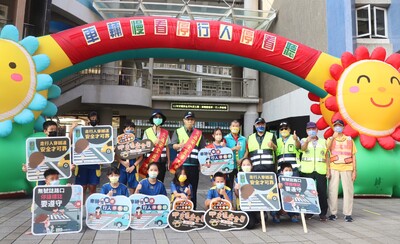 漾新聞|謝文斌與張淑娟扮「一日交安大使」河堤國小宣導交安
