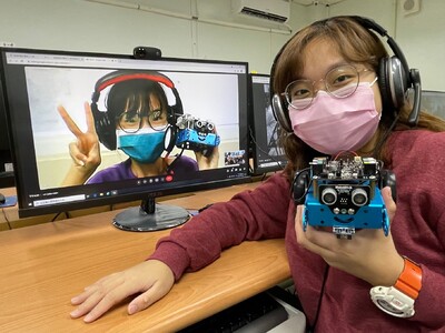 漾新聞|高雄大學深耕數位學伴六師生獲教育部表揚傑出典範