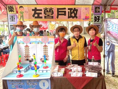 漾新聞|左營戶政慶重陽陪長輩「套好運、樂重陽」