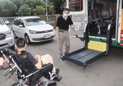 漾新聞|成功特教優良駕駛人鄭英傑樂當特教生的雙腳
