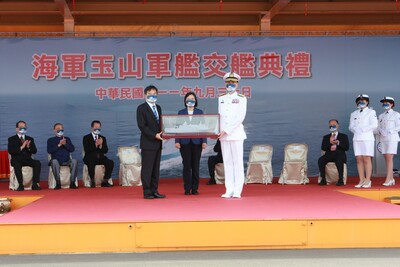漾新聞|總統蔡英文主持海軍「玉山軍艦」交艦 落實國艦國造造修合一