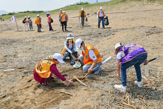 國際獅子會300A3區響應環保社會服務帶領500位獅友淨灘金山中角灣