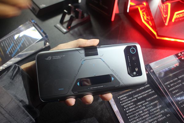 搭載聯發科技天璣 9000+　強大遊戲效能華碩 ROG Phone 6D 系列登台 - 台北郵報 | The Taipei Post