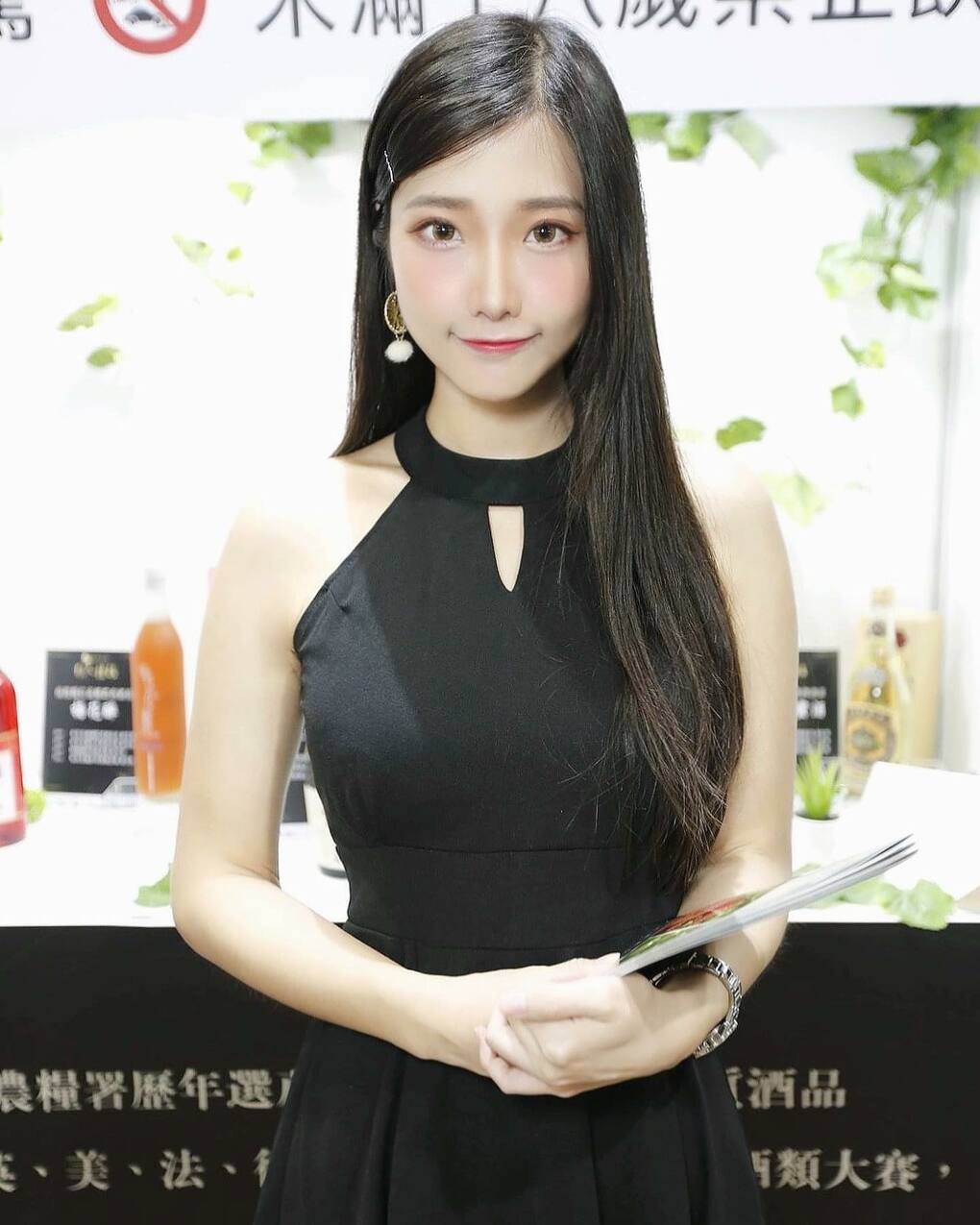 初戀感展場天使「Angel 桃桃兒」女友力點滿的小可愛，長直髮整個太對人胃口