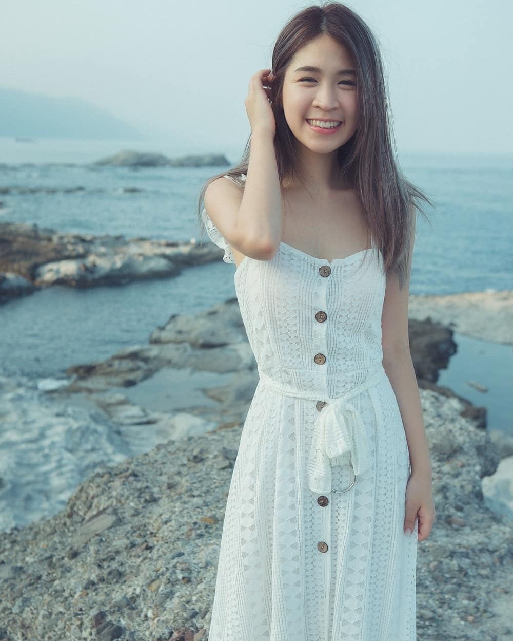 這護理師笑起來太甜！「Catherine Wu 拉麵」轉行模特兒超成功 不科學身材要迷死誰：超會笑的雙眼