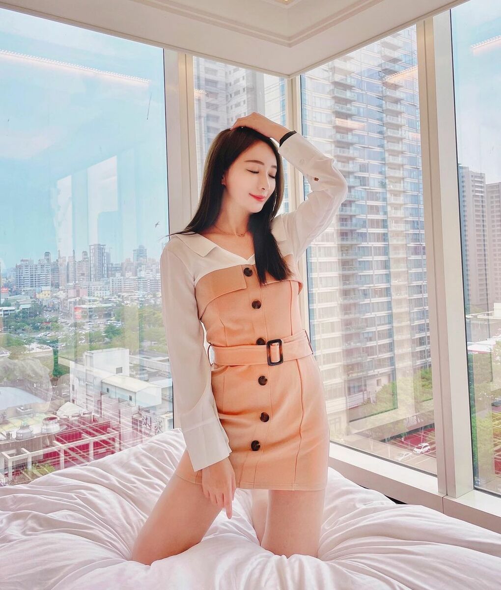 清新公主「李小倢」用鎖骨立蛋要多深才能這麼做！長髮飄逸果然是美女專屬