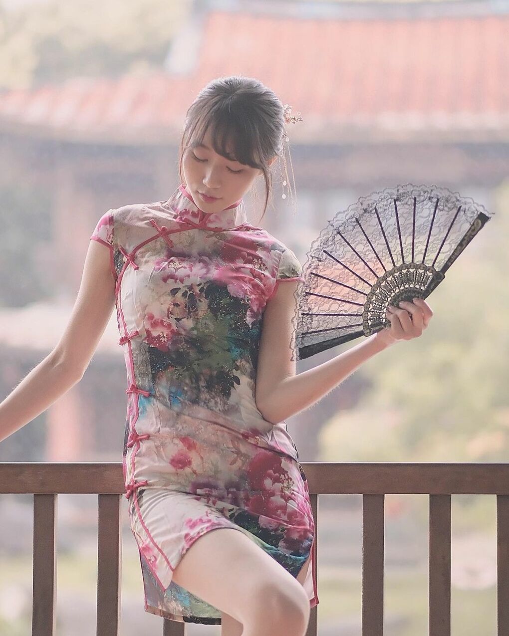 美腿護理師底加！「柔柔JOJO」平日、假日模式任意切換，美腿外拍女神甜到無法無天啦