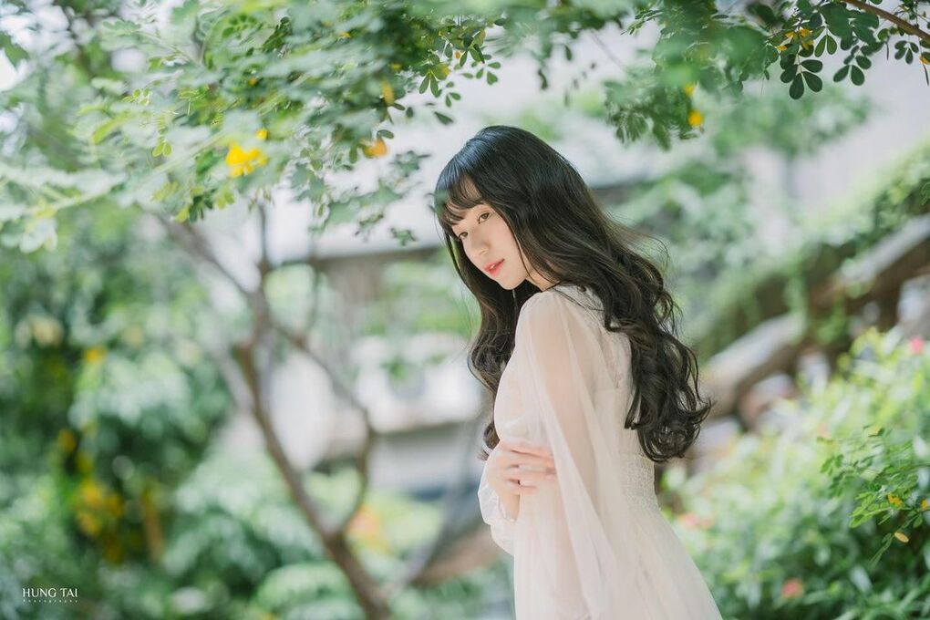 美腿護理師底加！「柔柔JOJO」平日、假日模式任意切換，美腿外拍女神甜到無法無天啦