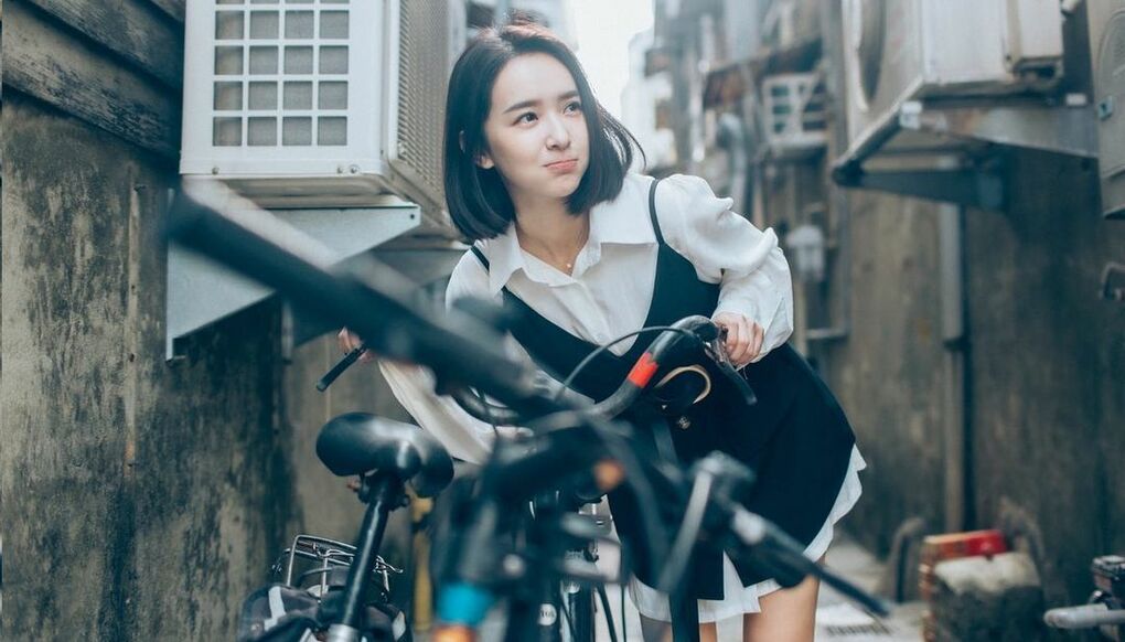 短髮甜心女友力大爆發「雅涵 Kimi」可甜可壞的完美天菜，超狂尺度寫真熱烈預購中！