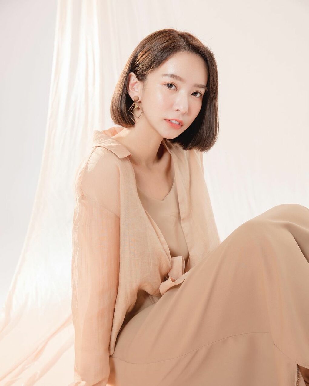 短髮甜心女友力大爆發「雅涵 Kimi」可甜可壞的完美天菜，超狂尺度寫真熱烈預購中！