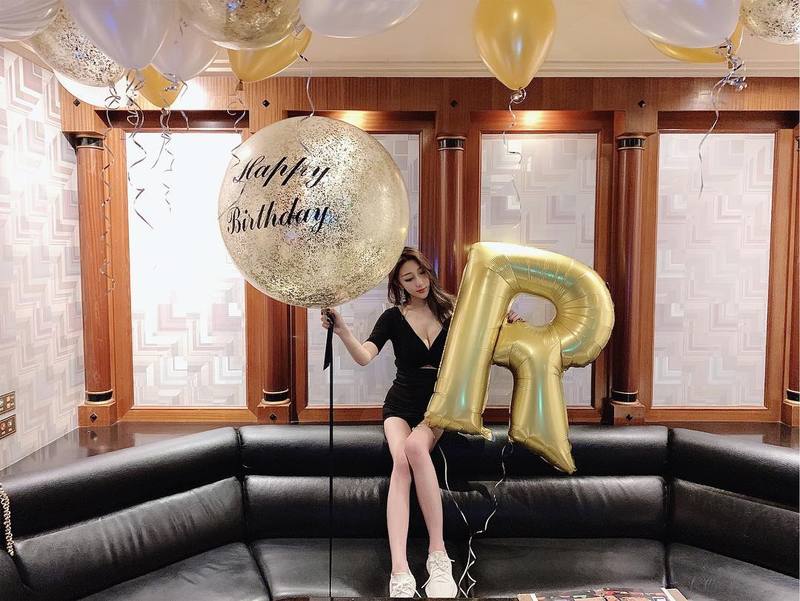甜心女神「芮咪」白皙長腿甜美笑容，讓你招架不住