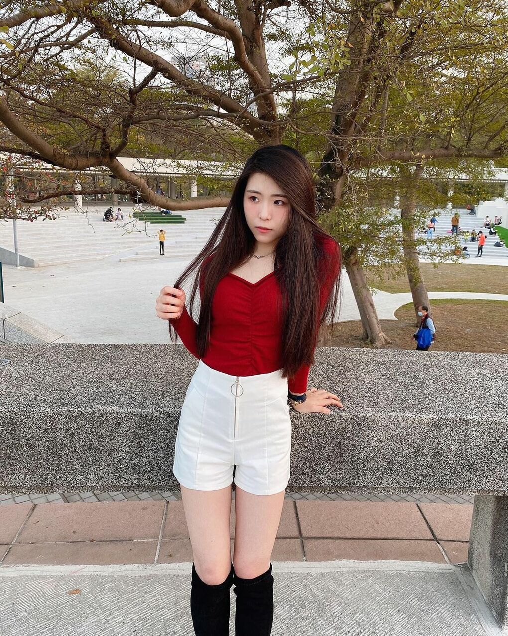 喜愛咖啡、想要微醺？跟著「祈悠」準沒錯！天菜廚娘，超纖細螞蟻腰讓人直呼太性感啦～