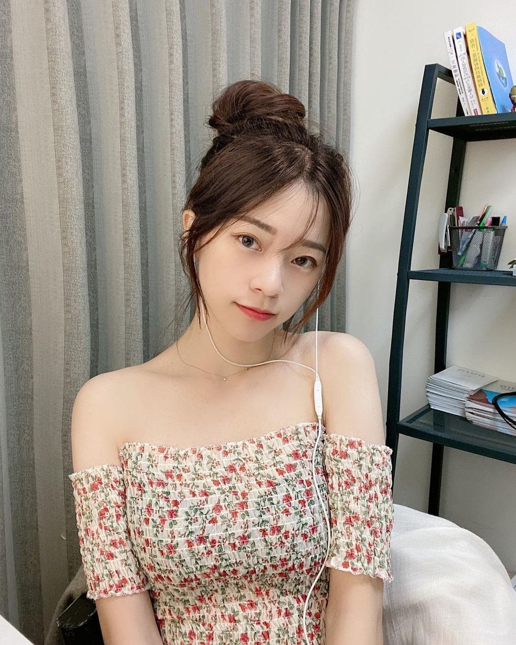 看一眼就陷入熱戀！「友美子 棠棠」甜美臉蛋讓人忍不住一看再看，多希望女神是我女友