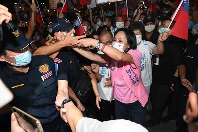 漾新聞|影》柯志恩首場誓師大造勢五萬民眾力挺 柯志恩哽咽發誓一定幫高雄人民拼好日子