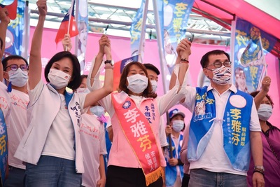 漾新聞|柯志恩首度同台李四川 原來是為議員助選催票