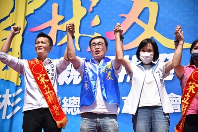 漾新聞|柯志恩首度同台李四川 原來是為議員助選催票