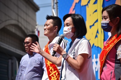 漾新聞|柯志恩首度同台李四川 原來是為議員助選催票