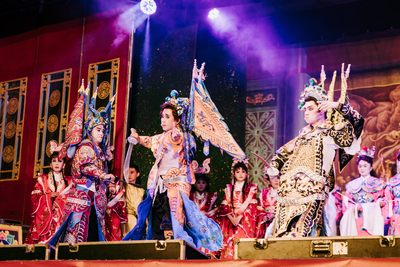 漾新聞|陳其邁同台明華園陳昭香 明華園獻演經典劇「鬼菩薩」
