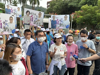 漾新聞|李四川與柯志恩合體登觀音山 川伯呼籲高雄人民支持柯志恩讓藍天再現