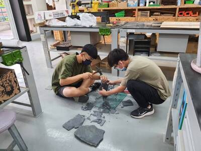 漾新聞|三民家商室設系展成果 原民石板屋模型創作成亮點