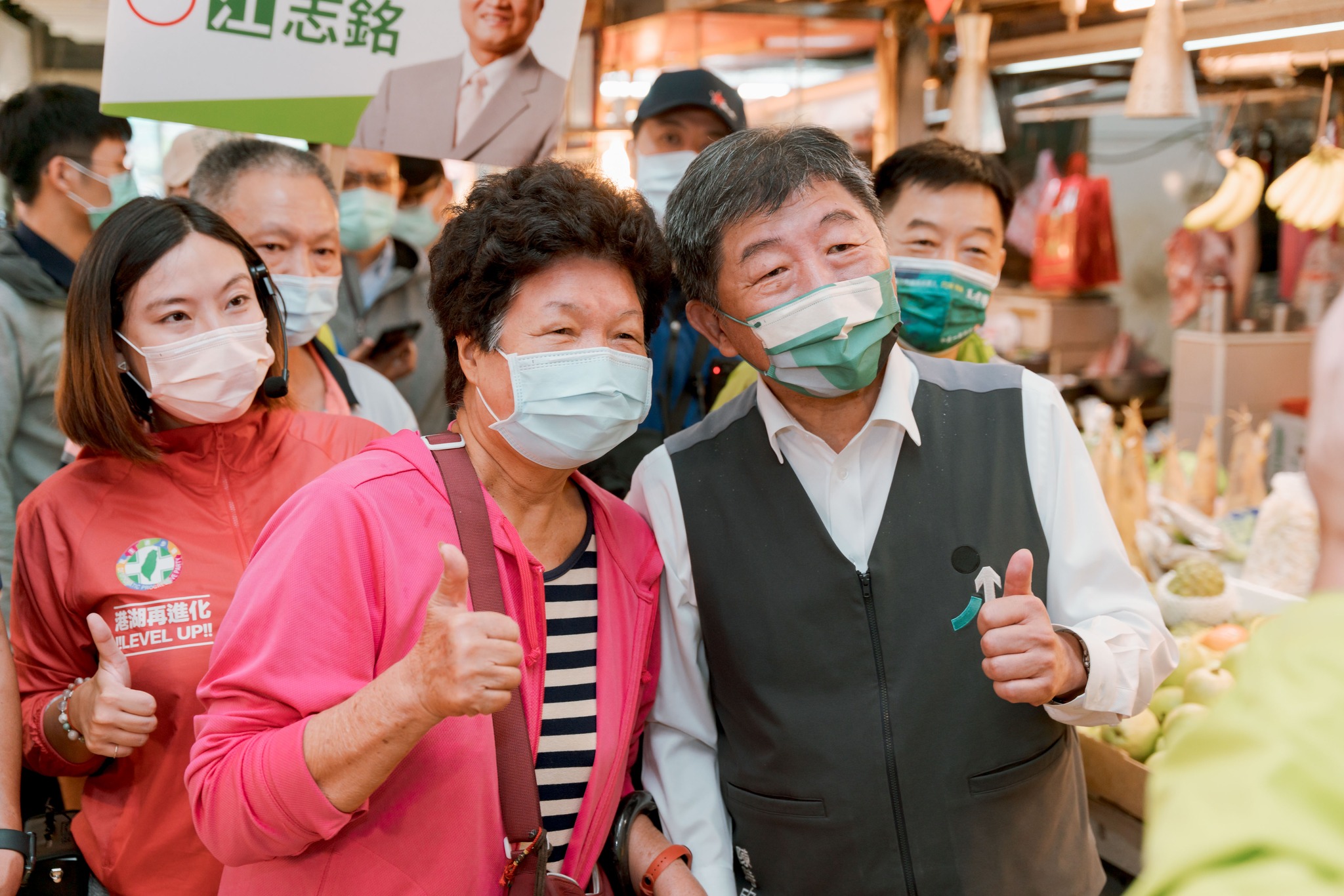 疫苗爭議如影隨形，陳時中如何選得下去？