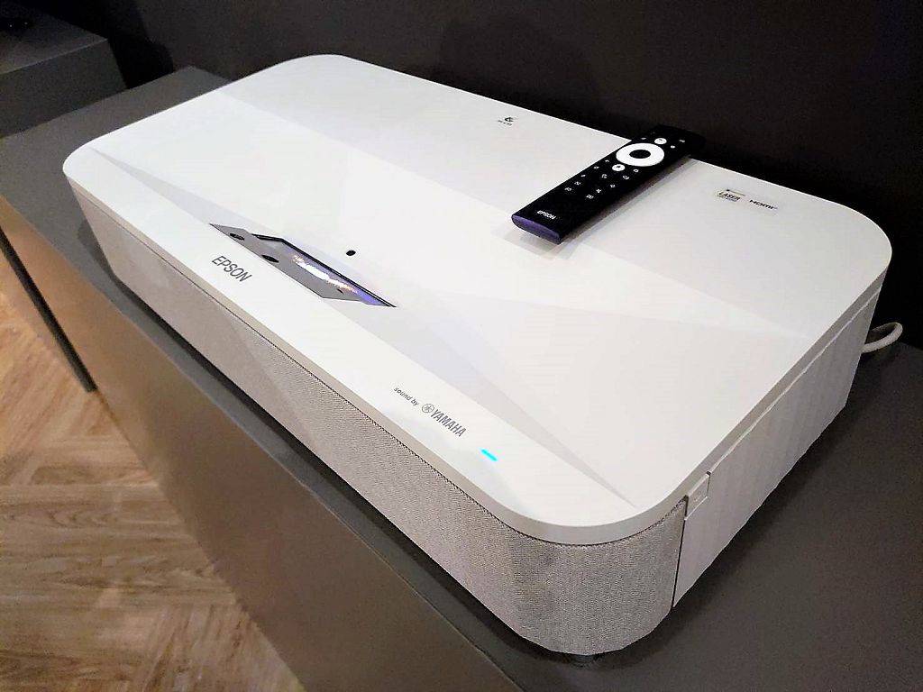 拉近滿足大視界的距離　Epson 4K 智慧雷射電視 EH-LS800 登場