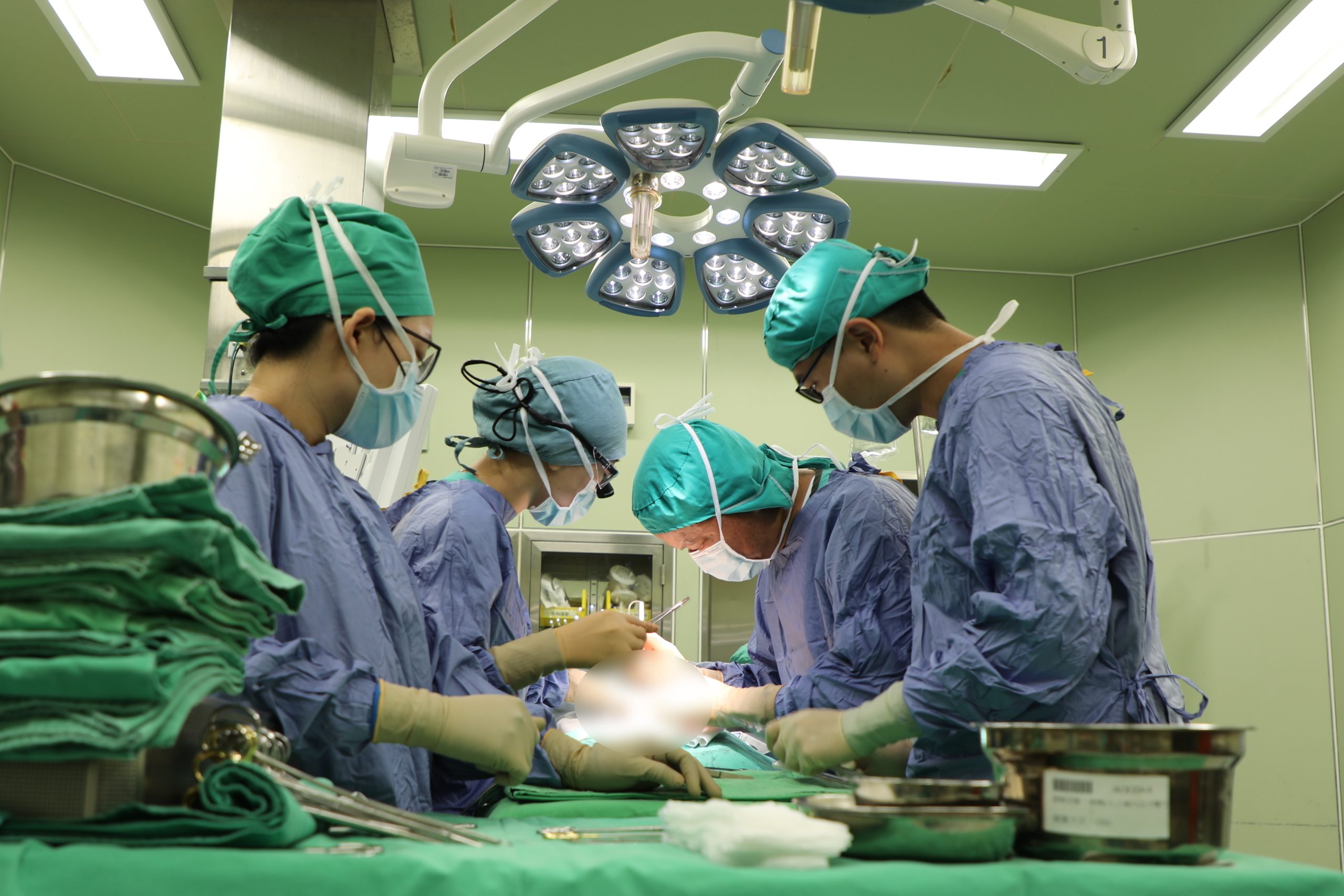 僅五千分之一機率！早產女嬰先天「無肛門」醫助重建肛門直腸、陰道會陰