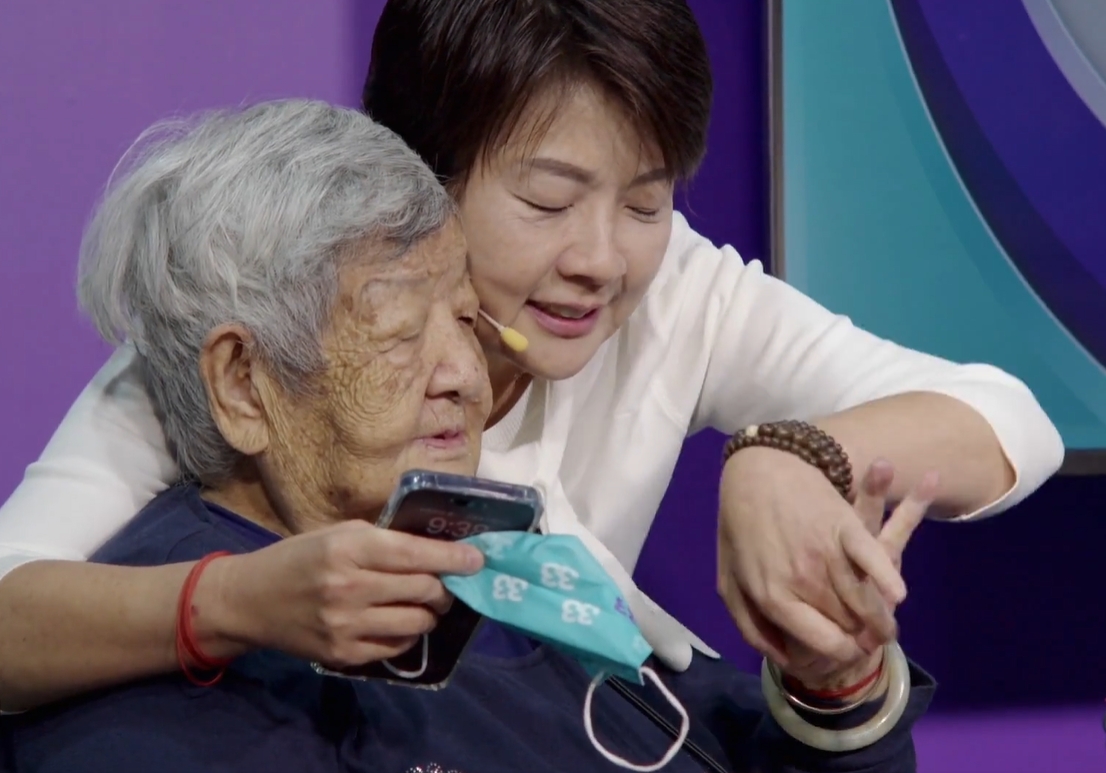 選戰倒數黃珊珊打家人牌 九十三歲老母拍片力挺