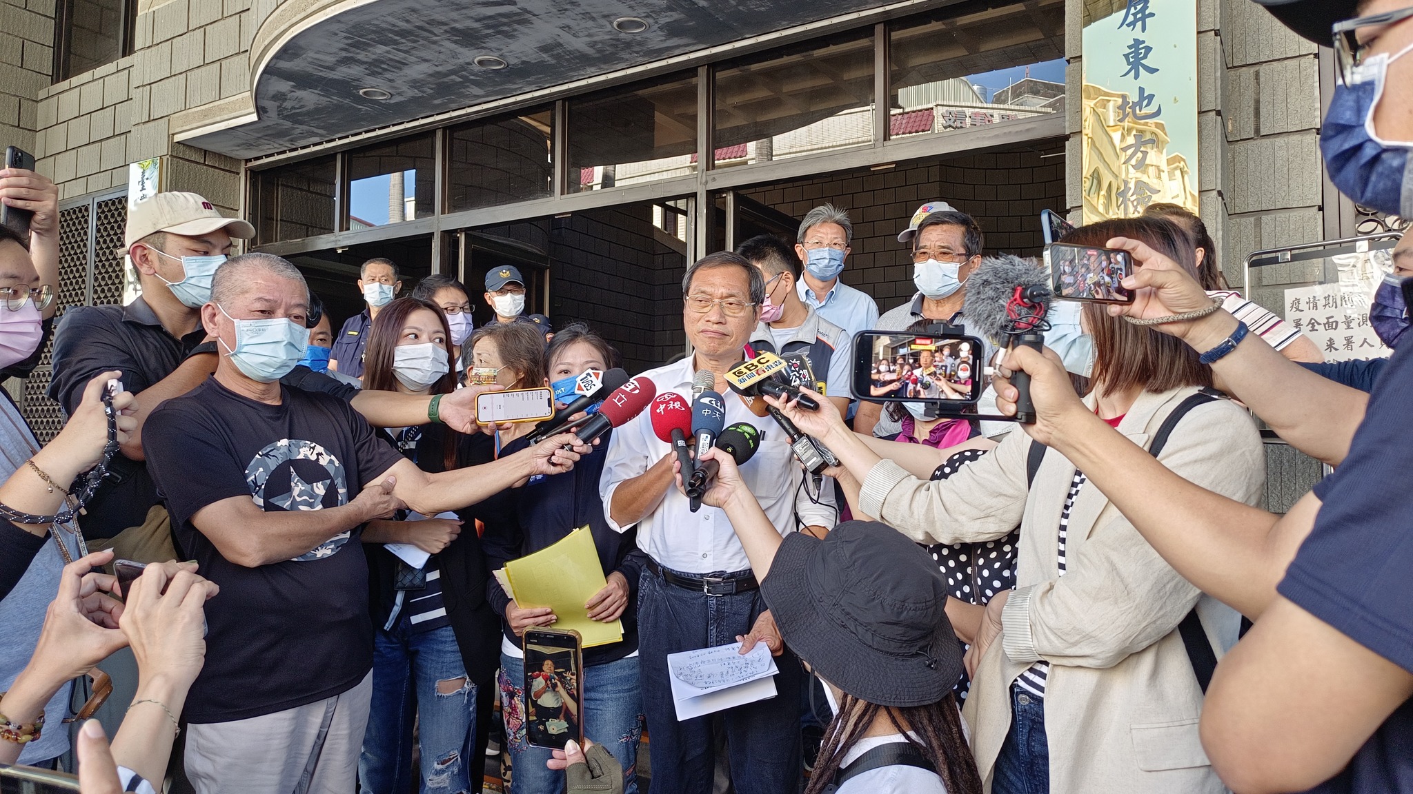 蘇清泉赴屏東地院提告 控選舉無效