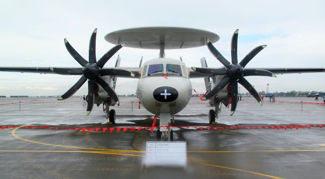 快訊/空軍六聯隊E2-K空中預警機11:08返場迫降機腹著地