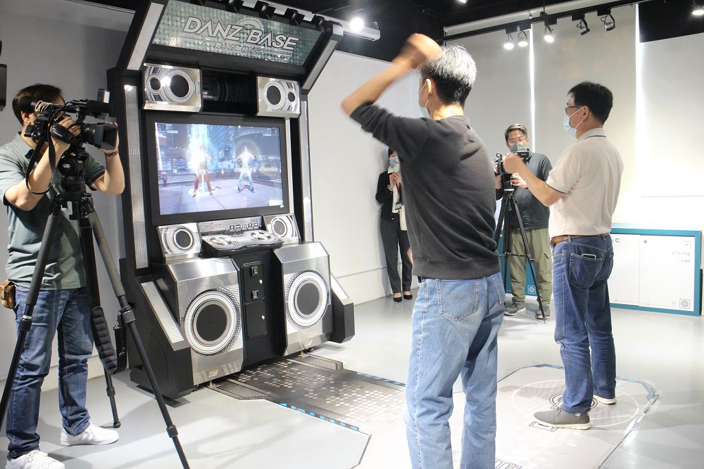 銀髮社會活用遊戲趣味抗老　陽明交大聯手鈊象、彩得線上尋解決方案