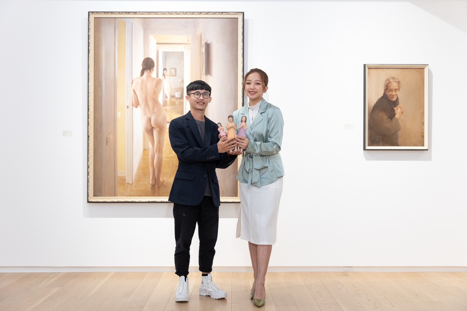 寶吉祥雕刻家江基名贈予作品！「本土劇女神」賴慧如最重要兩位女人