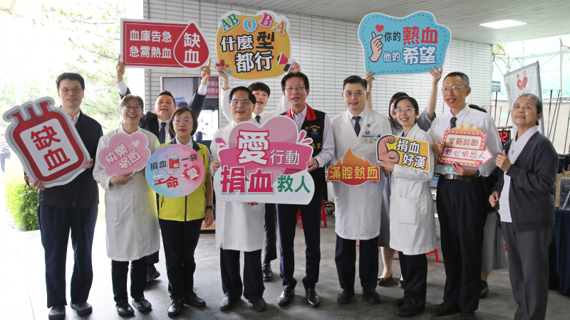 大雨澆不熄的「熱血」 花蓮慈院挽袖捐血慶醫師節