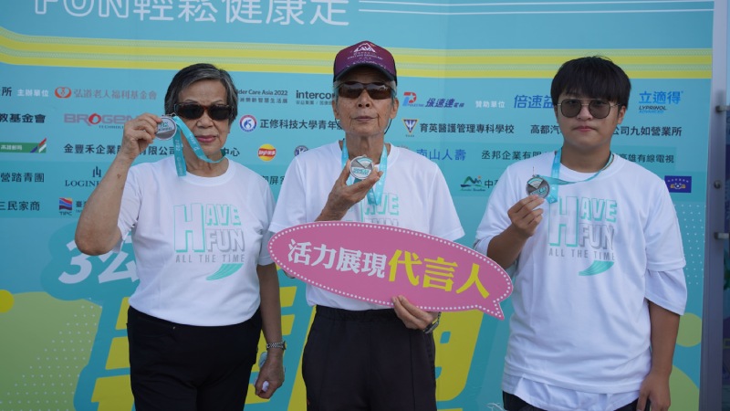 爺奶Color Walk！92歲阿公「坐輪椅去健走」開心展活力