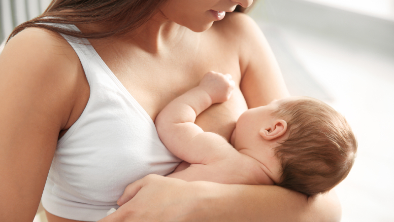 乳房鬆軟代表沒奶水？國健署破解母乳哺育「4大迷思」