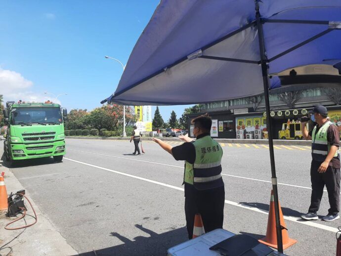 花蓮環保局攜手柴油車維護空氣品質 提供補助外主動到檢還可免費加尿素水! 花蓮環保局攜手柴油車維護空氣品質 提供補助外主動到檢還可免費加尿素水!