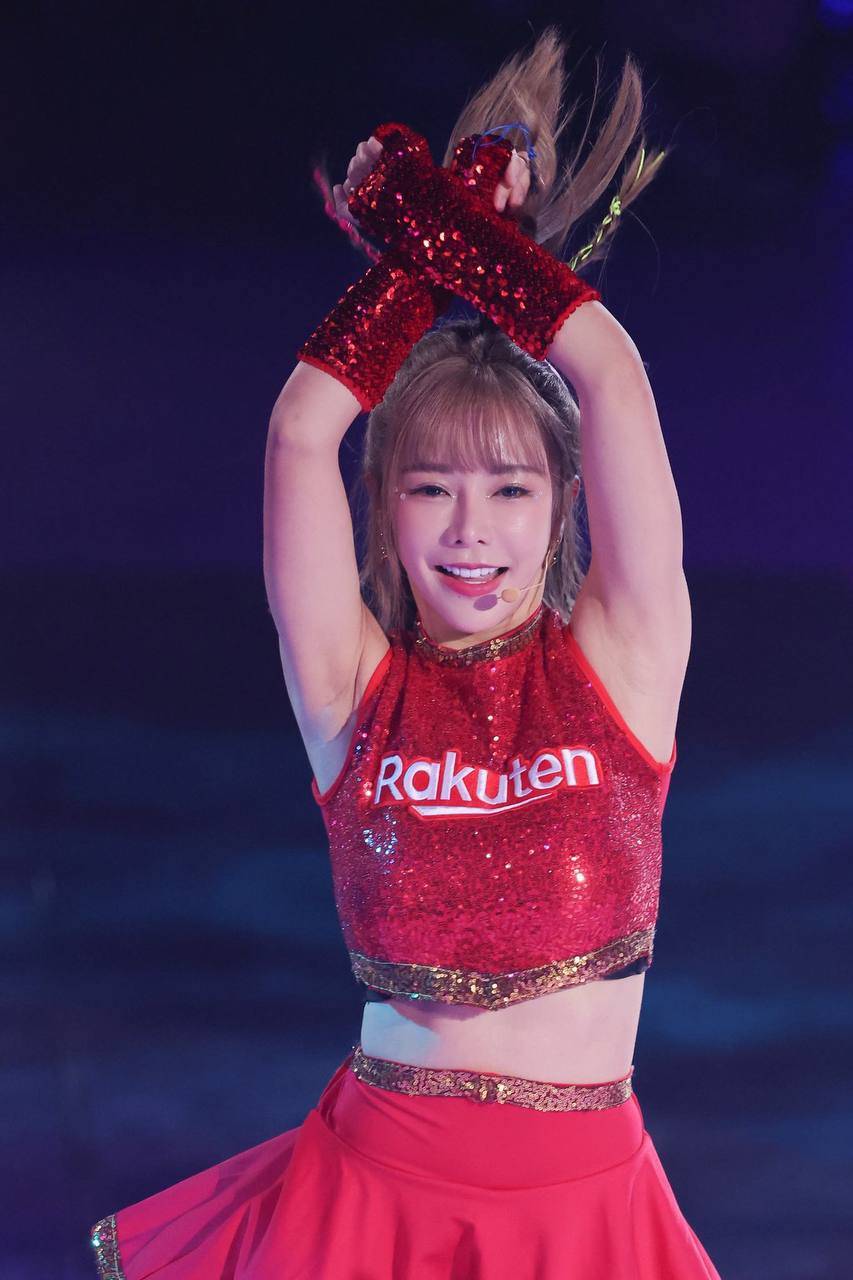 啦啦隊女神秀 樂天女孩巫苡萱展現鼓藝
