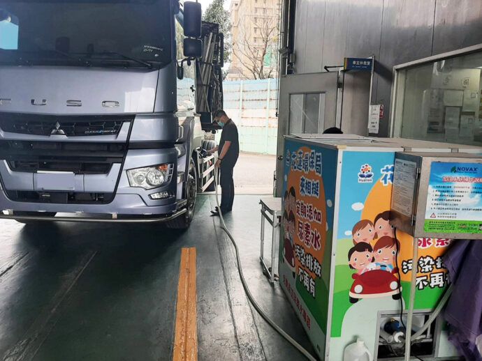 花蓮環保局攜手柴油車維護空氣品質 提供補助外主動到檢還可免費加尿素水! 花蓮環保局攜手柴油車維護空氣品質 提供補助外主動到檢還可免費加尿素水!