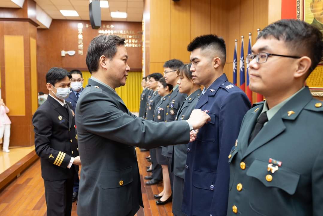 國軍高雄總醫院舉行112元旦晉升