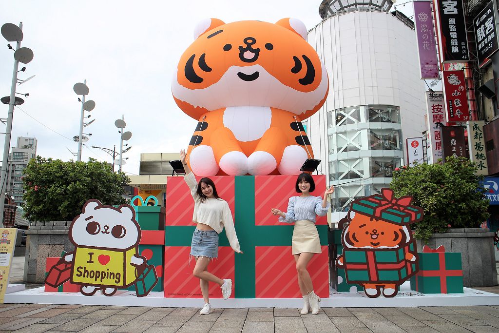 「2022 西門 PLAY 樂購町」玩樂好康活動開跑！爽爽貓、小勞撫五大聖誕應景裝置亮相