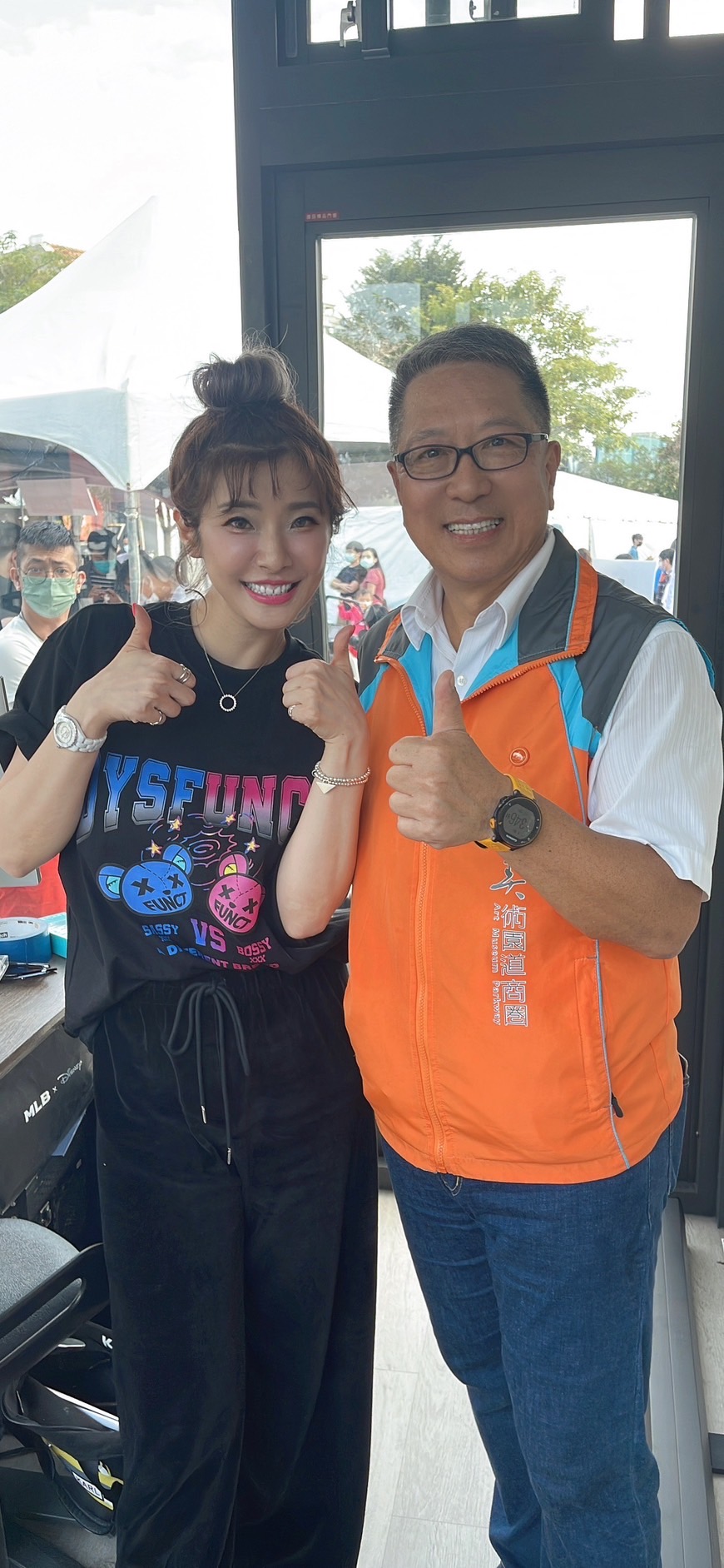脈動心聯【透明顯示直播屋】台中購物節登場，人氣直播主直接實測．未來擴大產業媒合